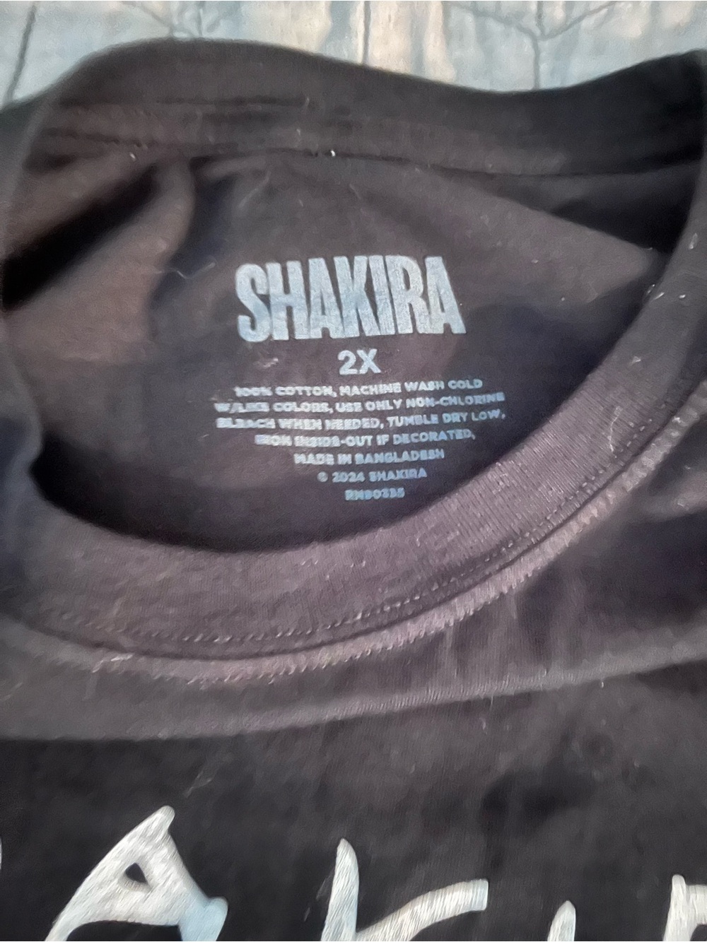 Shakira 2xl Black Short-Sleeve Graphic Tee with White Shakira Print - Picture 2 of 3